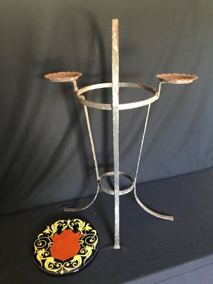 Catalina Cigar Stand & 8” Griffon Tile in Wrought Iron Stand