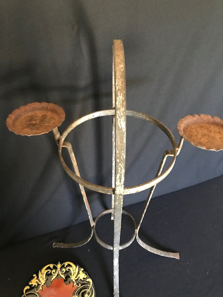 Catalina Cigar Stand & 8” Griffon Tile in Wrought Iron Stand